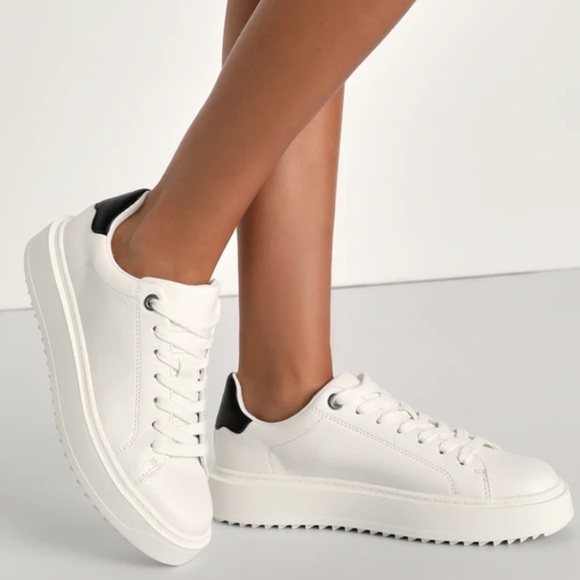 Steve Madden-Charlie Platform Sneakers - Picture 1 of 15